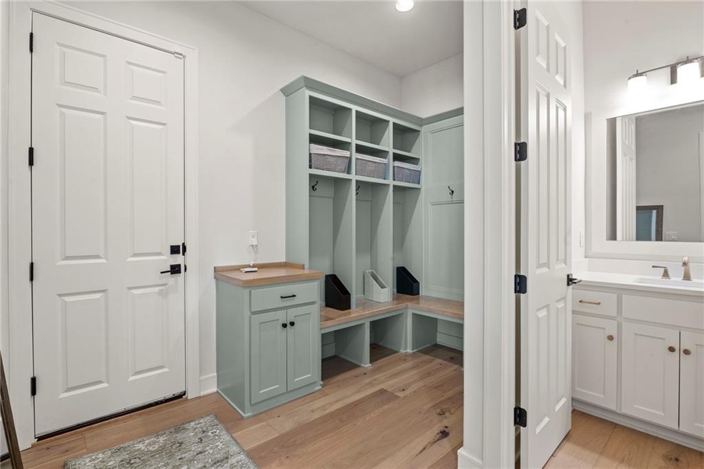 16704 Earnshaw Street