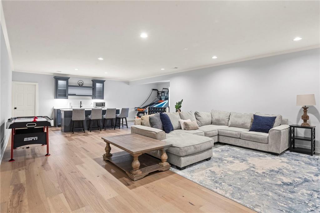 16704 Earnshaw Street