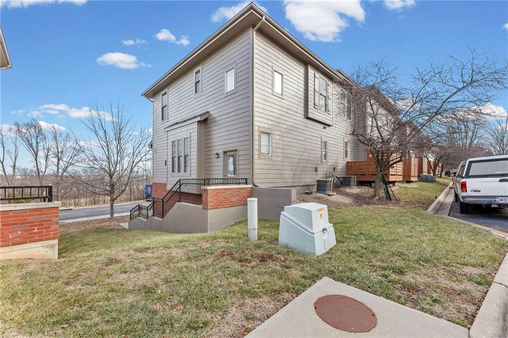 5245 Overland Drive Unit: C7