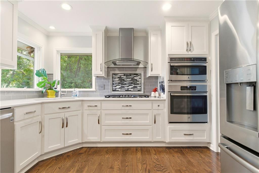 6817 Lakeshore Drive