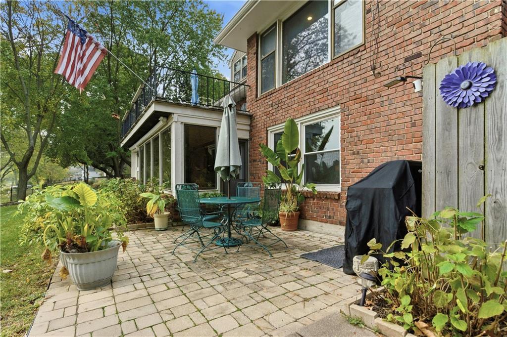 6817 Lakeshore Drive