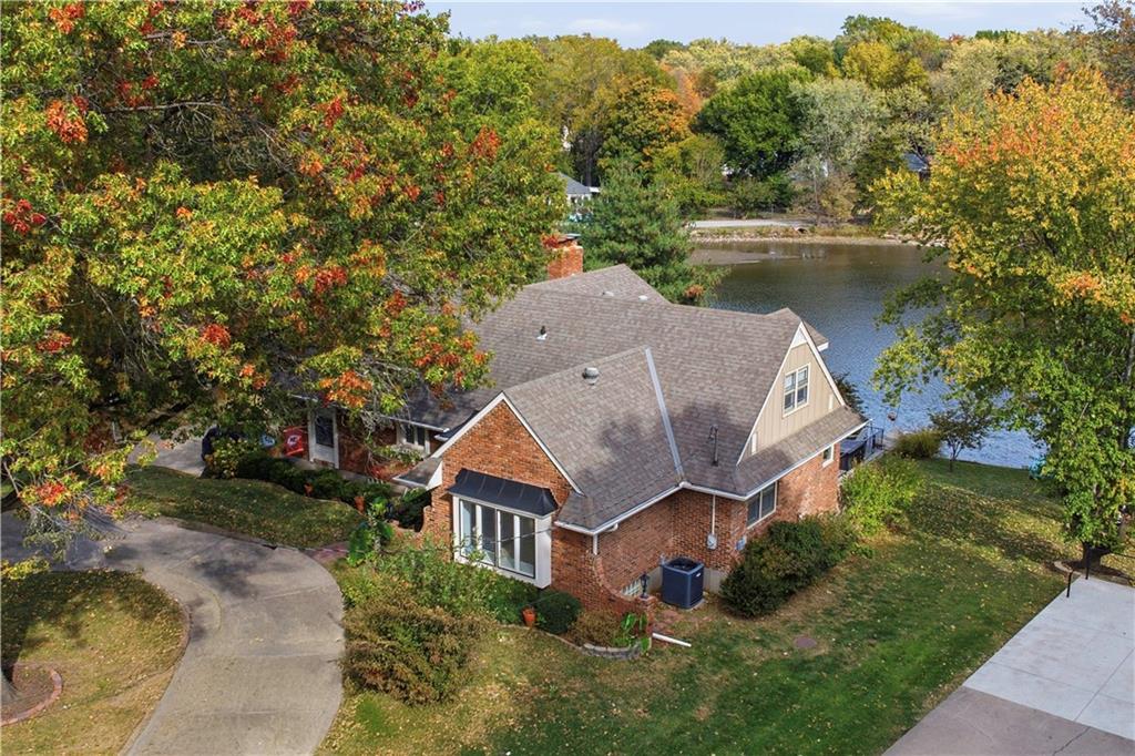 6817 Lakeshore Drive