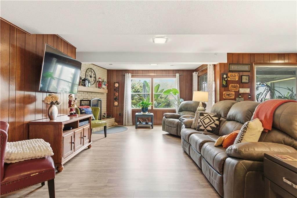 6817 Lakeshore Drive