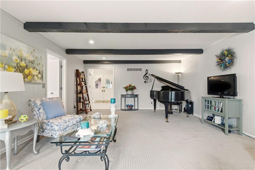 6817 Lakeshore Drive