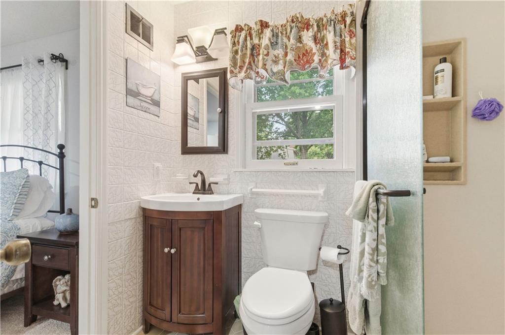 6817 Lakeshore Drive