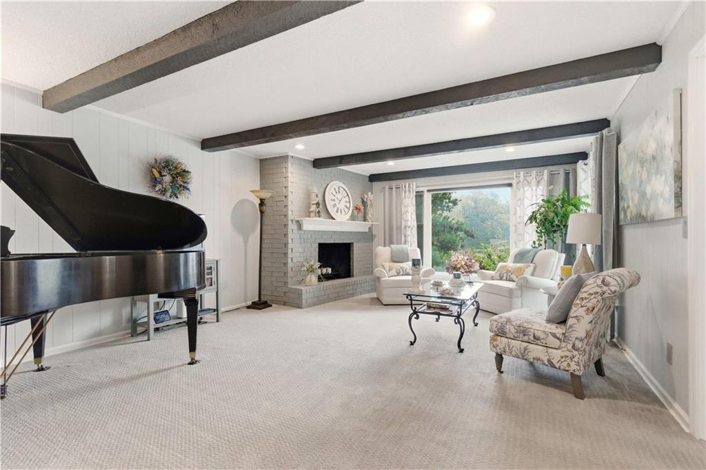 6817 Lakeshore Drive