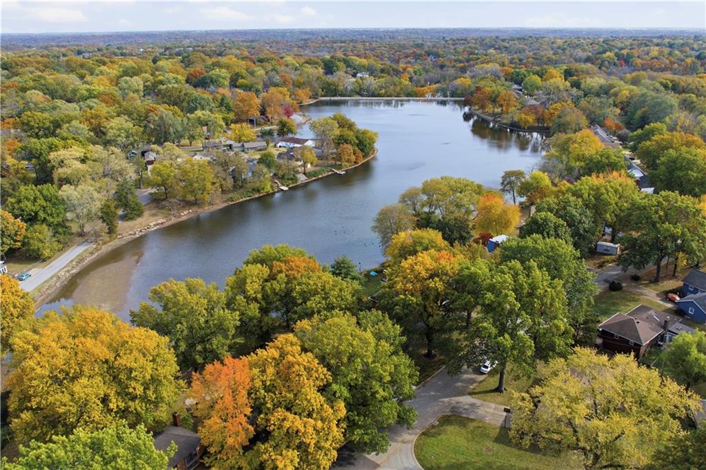 6817 Lakeshore Drive