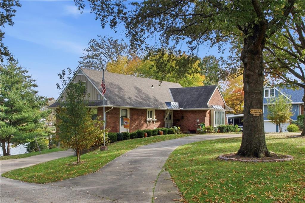 6817 Lakeshore Drive