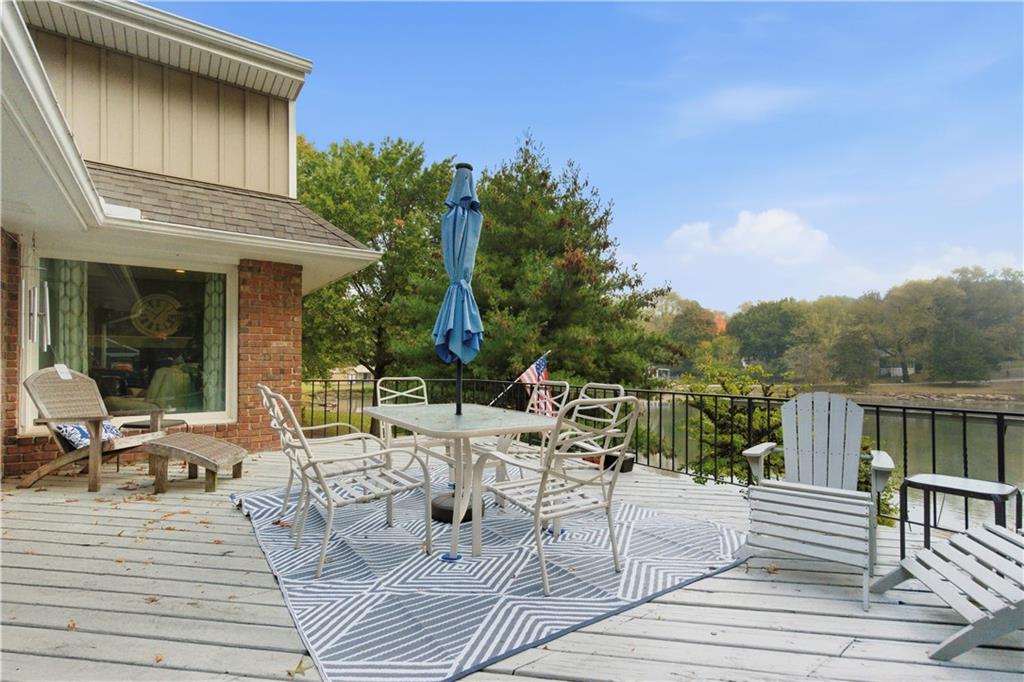 6817 Lakeshore Drive