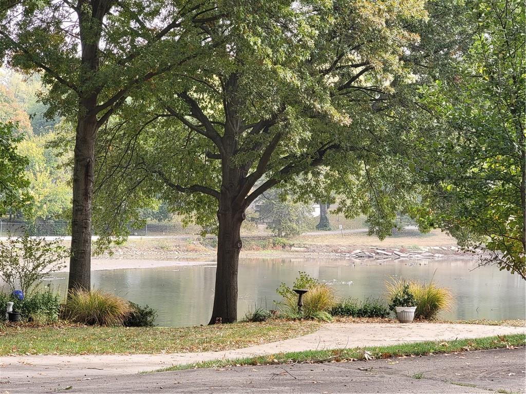 6817 Lakeshore Drive