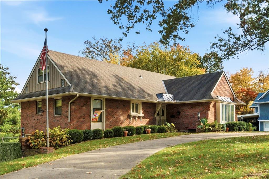 6817 Lakeshore Drive