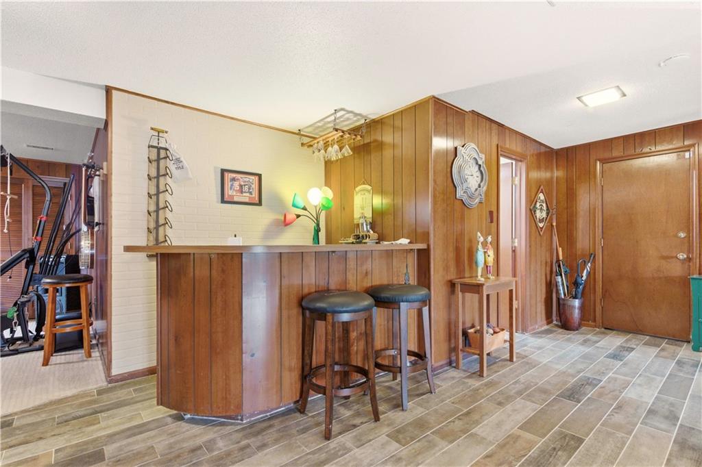 6817 Lakeshore Drive