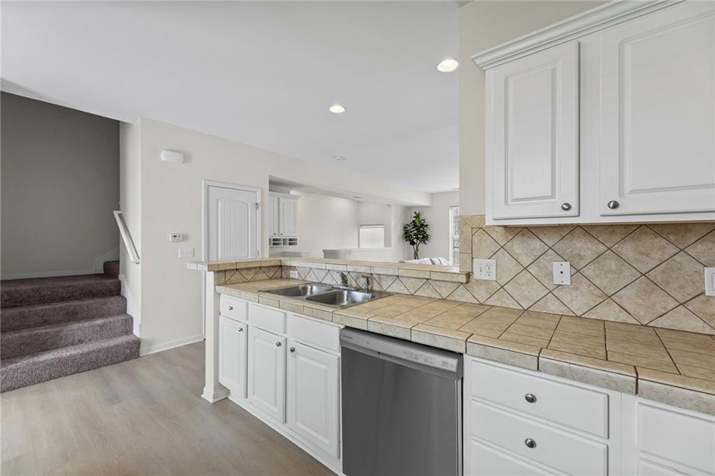 5245 Overland Drive Unit: B23