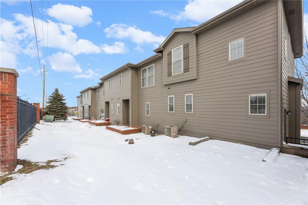 5245 Overland Drive Unit: B23