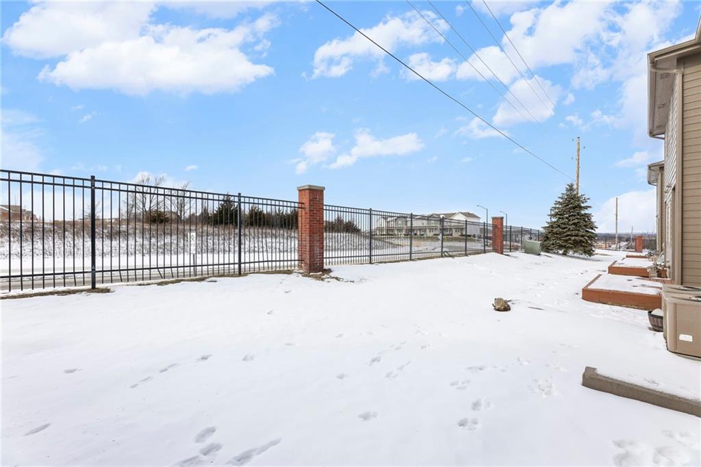 5245 Overland Drive Unit: B23