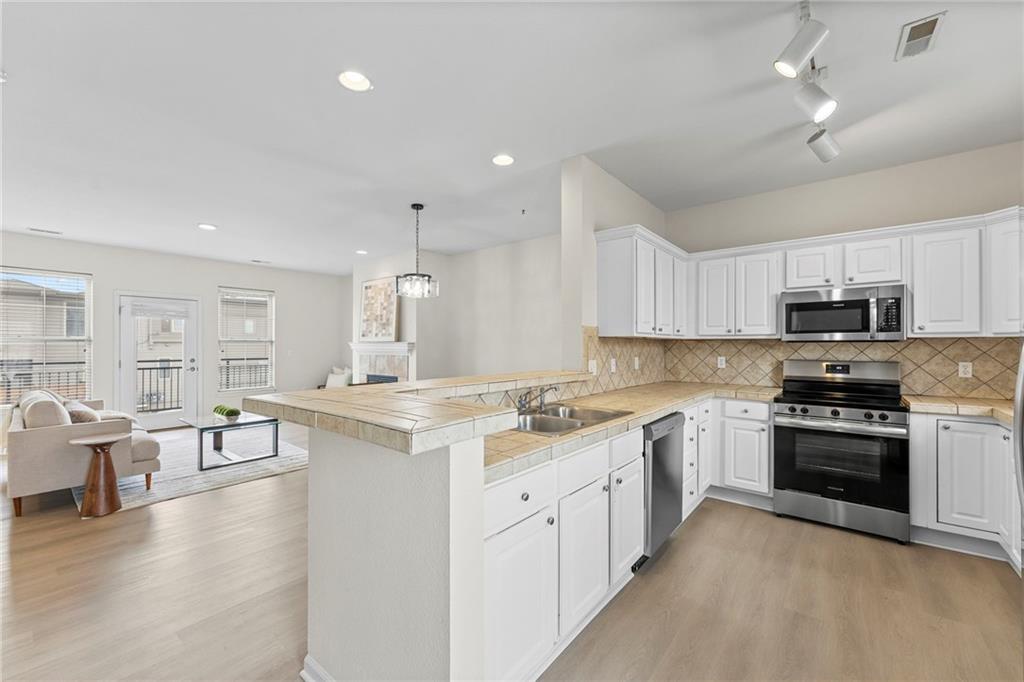 5245 Overland Drive Unit: B23