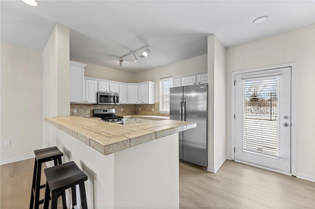 5245 Overland Drive Unit: B23