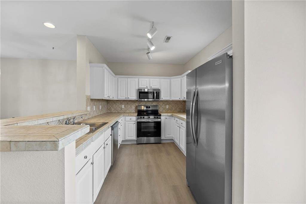 5245 Overland Drive Unit: B23