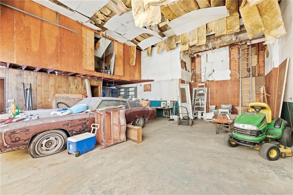 6127, 6129 and lot Pflumm Road