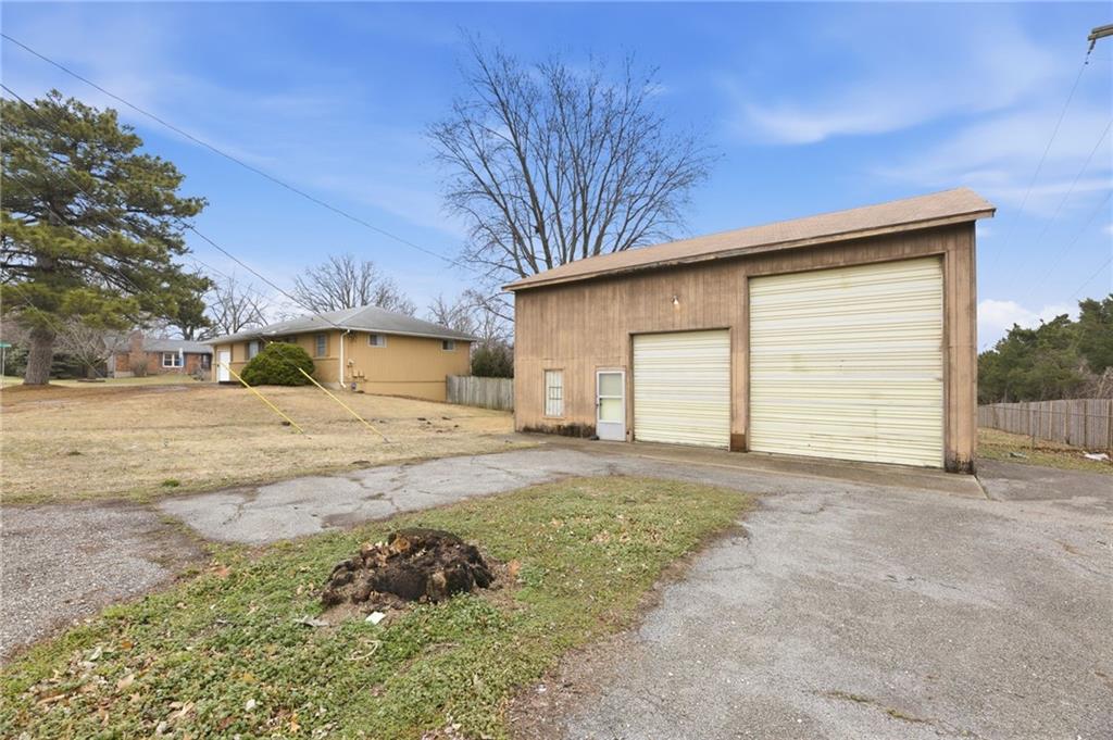 6127, 6129 and lot Pflumm Road