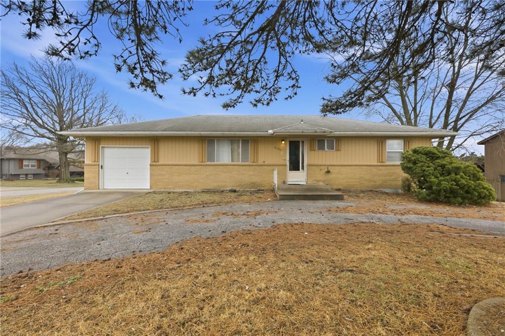 6127, 6129 and lot Pflumm Road