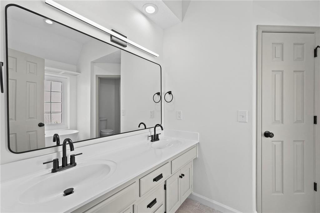 11405 S Hunter Drive