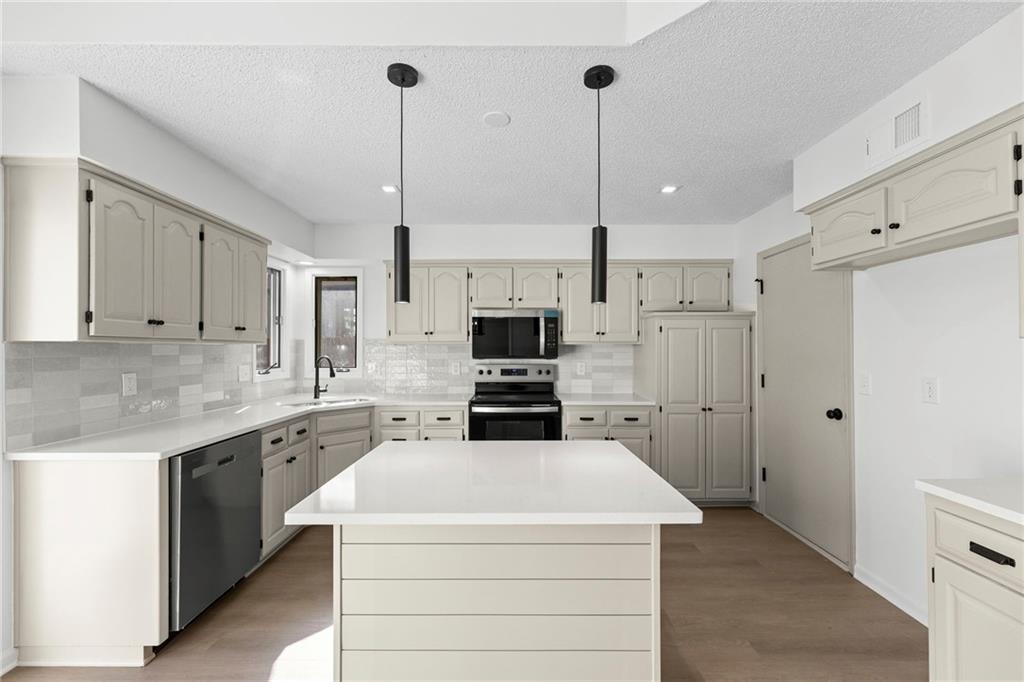 11405 S Hunter Drive