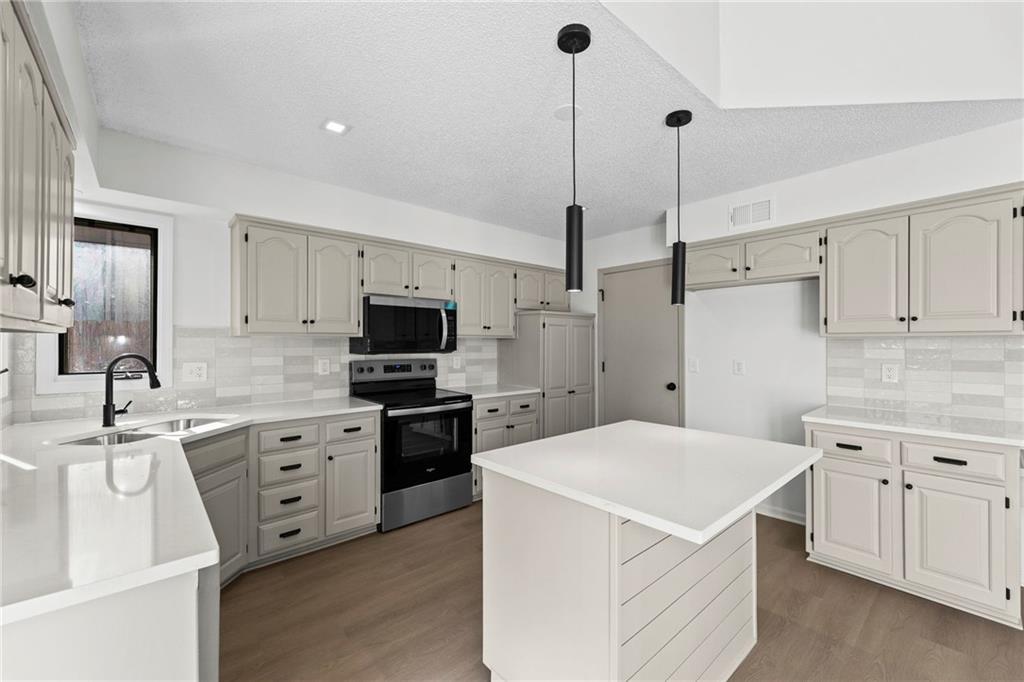 11405 S Hunter Drive