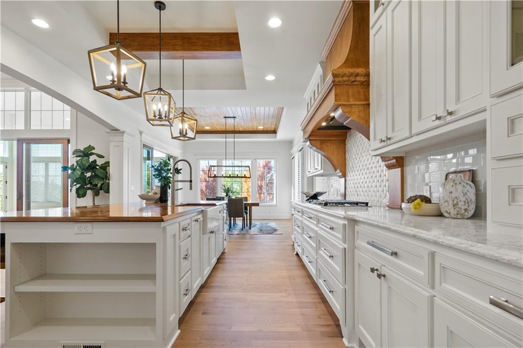 16520 Ballentine Street