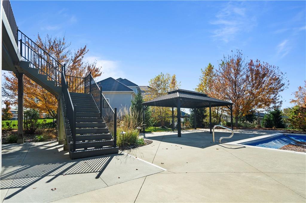 16520 Ballentine Street