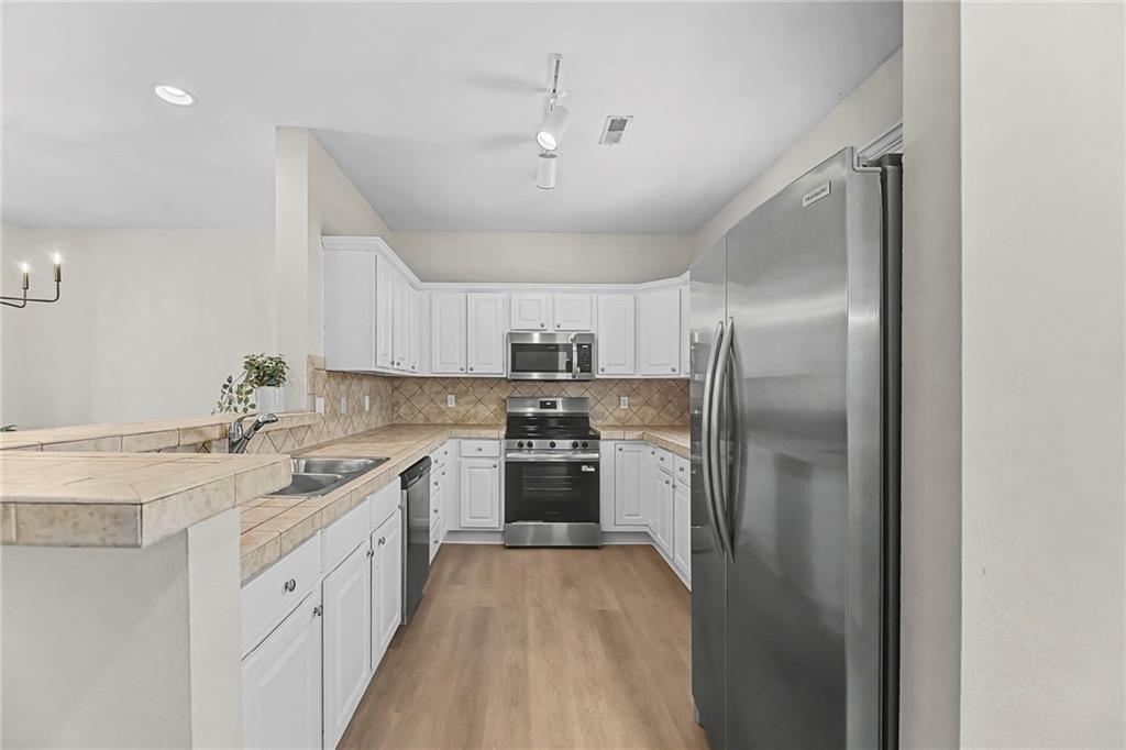 5245 Overland Drive Unit: B25