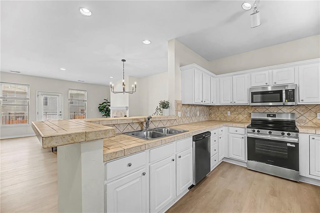 5245 Overland Drive Unit: B25