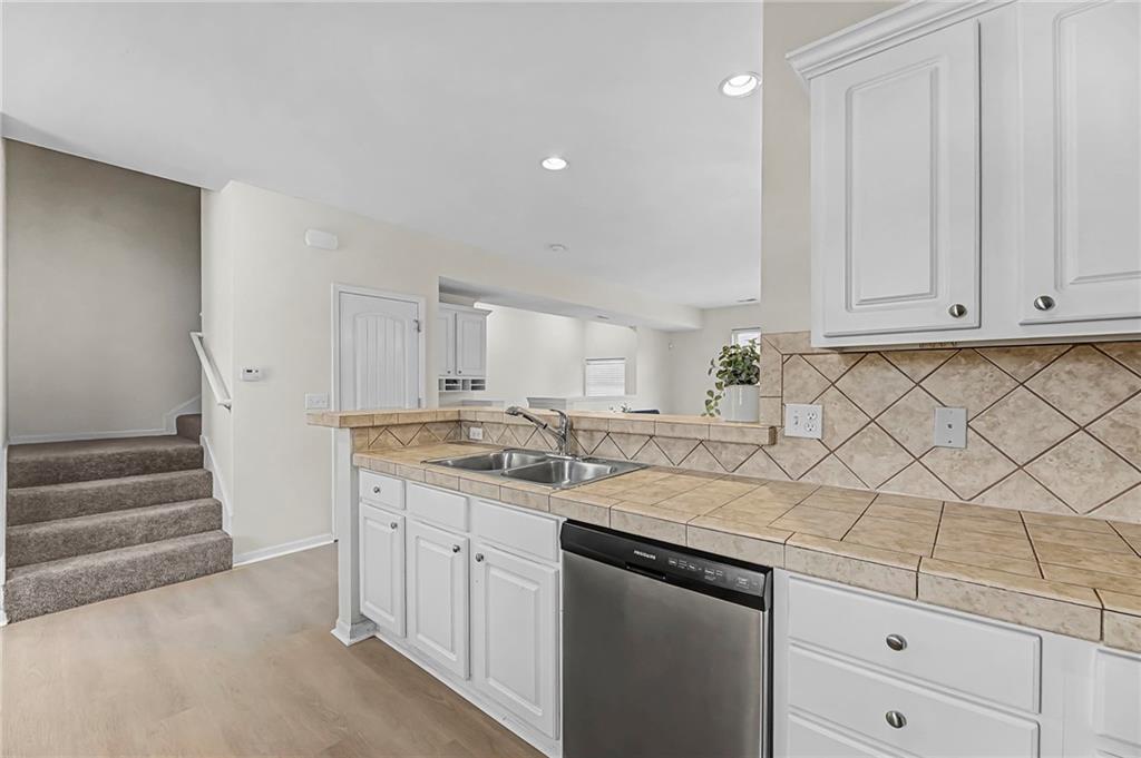 5245 Overland Drive Unit: B25