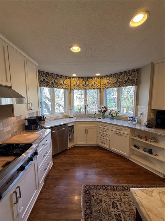 12305 Catalina Street