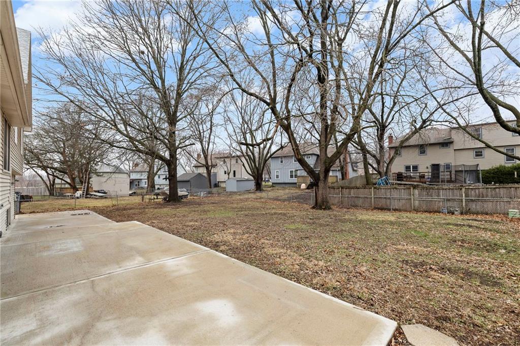 1818 E 152ND Terrace