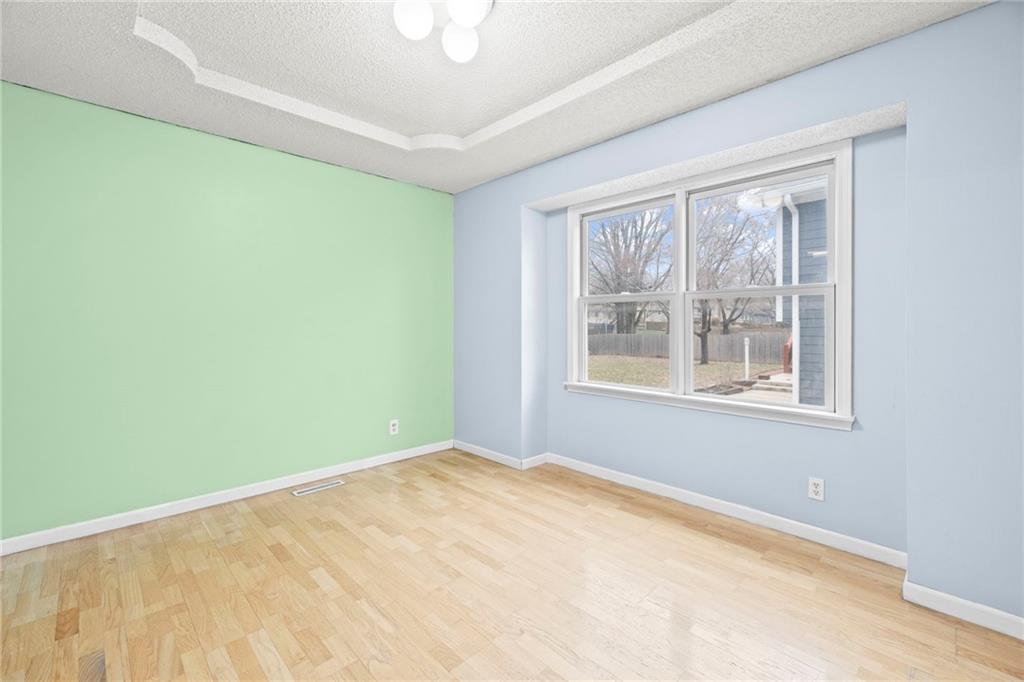 1818 E 152ND Terrace