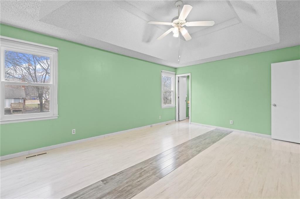 1818 E 152ND Terrace