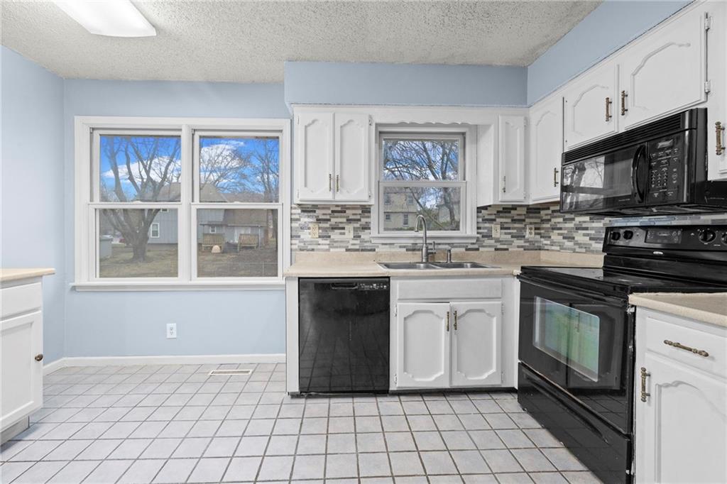 1818 E 152ND Terrace