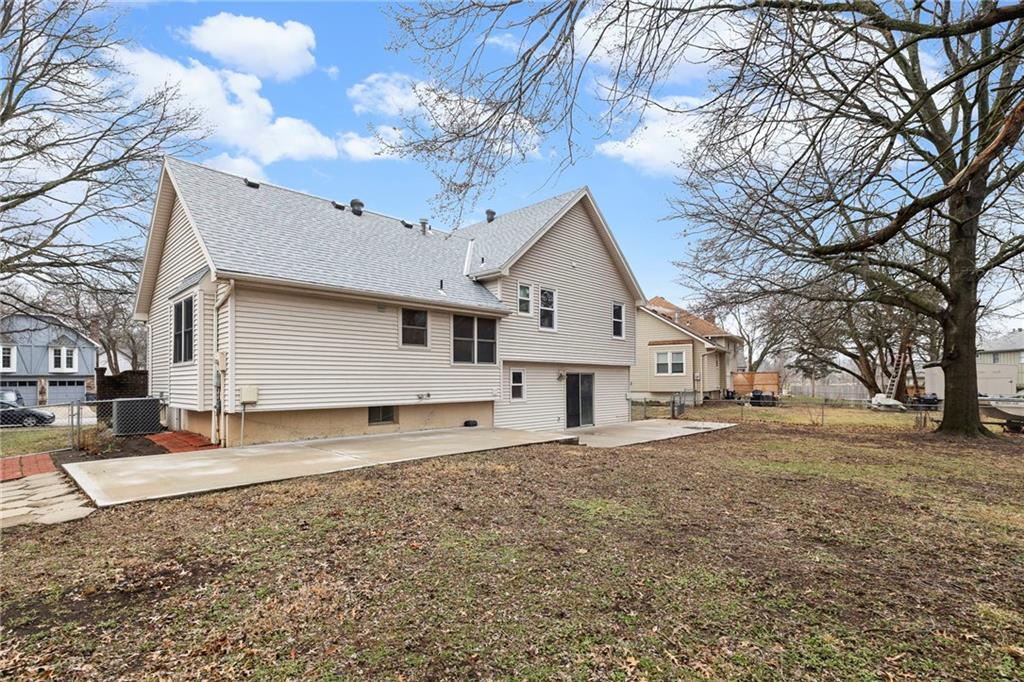 1818 E 152ND Terrace