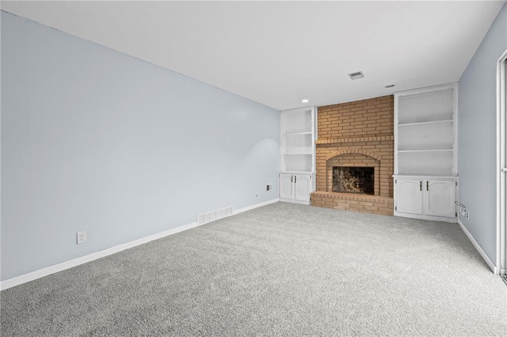 1818 E 152ND Terrace