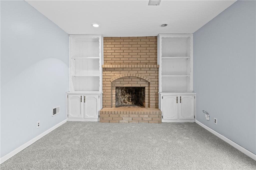 1818 E 152ND Terrace