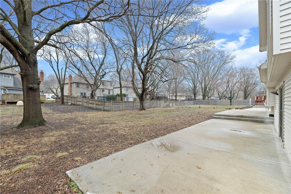 1818 E 152ND Terrace