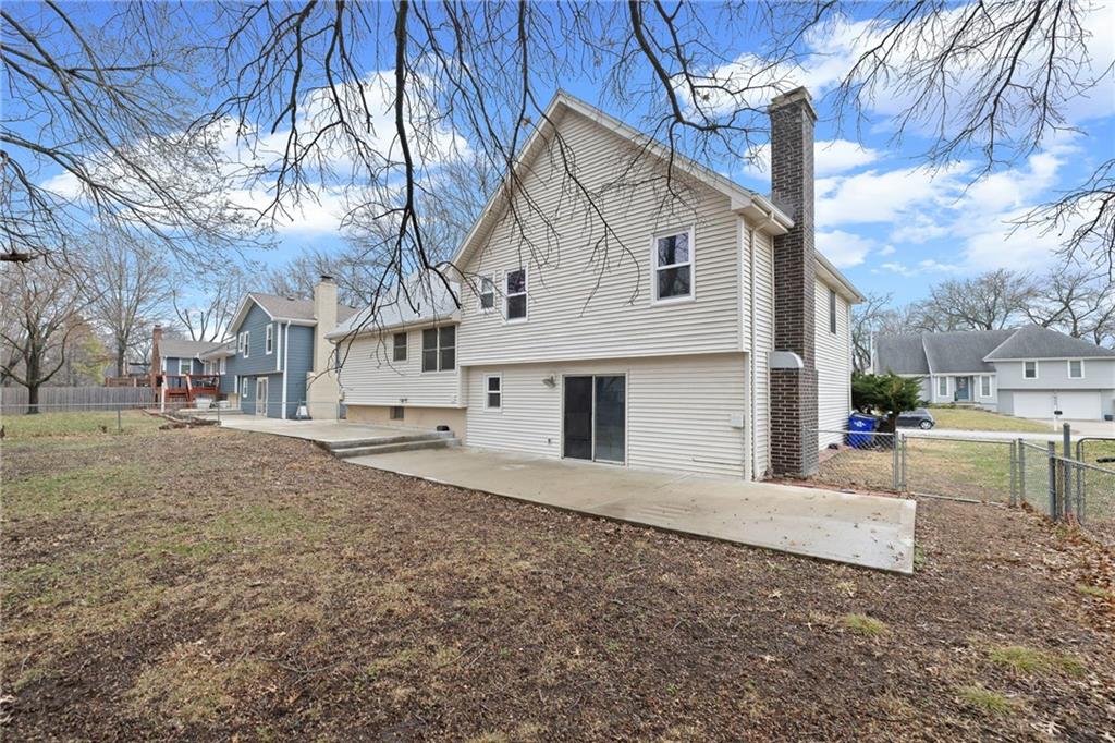 1818 E 152ND Terrace