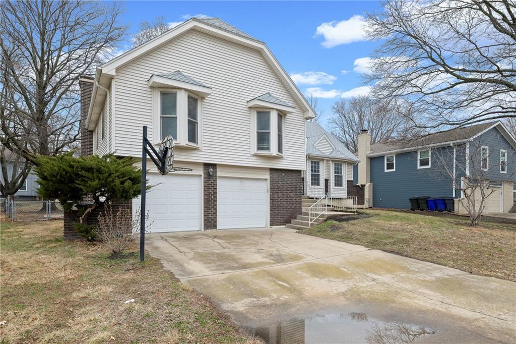 1818 E 152ND Terrace