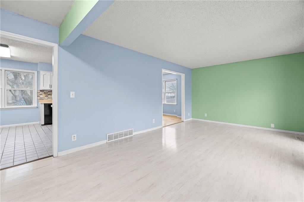 1818 E 152ND Terrace