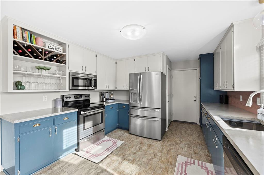 7301 Robinson Street