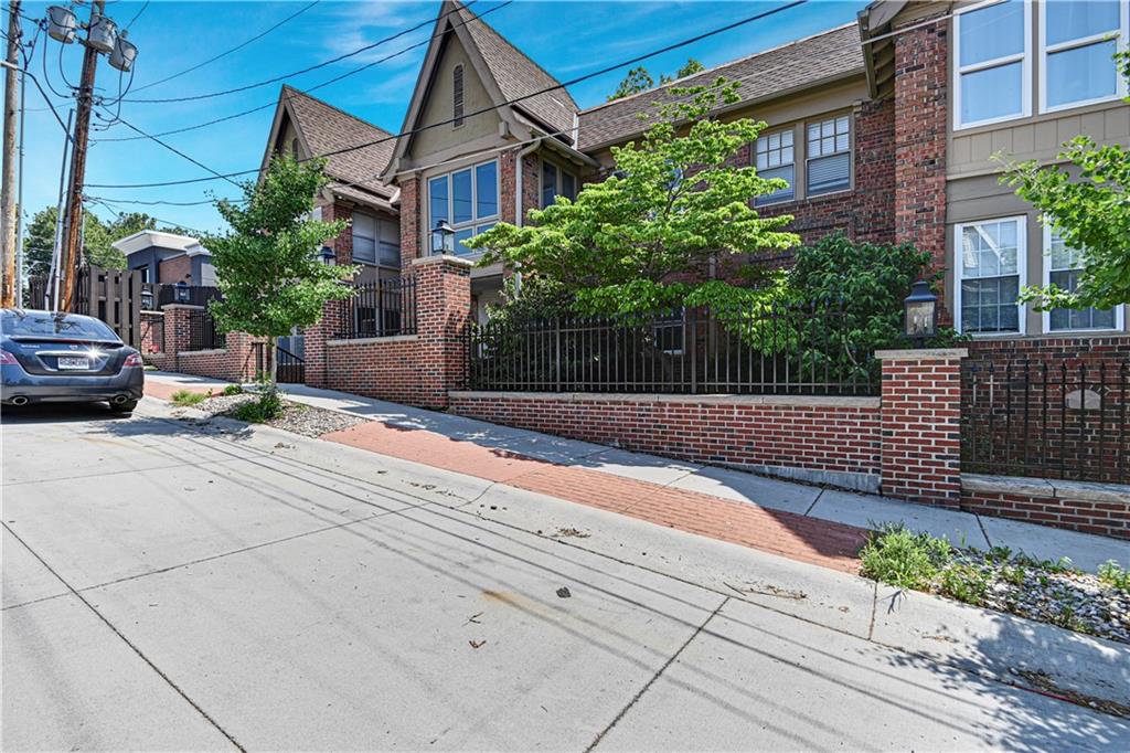 4311 Mercier Street Unit: 1N