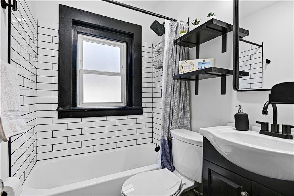 4311 Mercier Street Unit: 1N