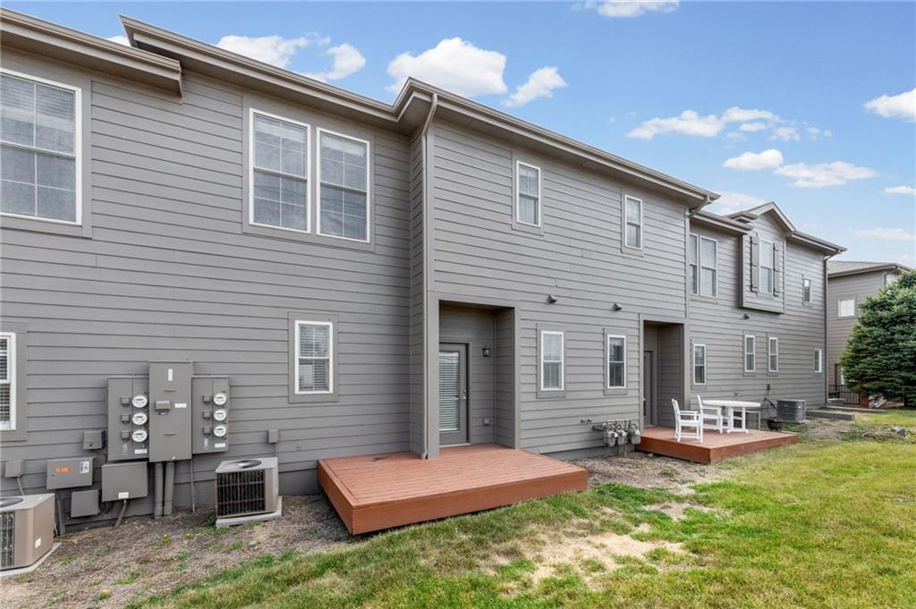 5245 Overland Drive Unit: B24