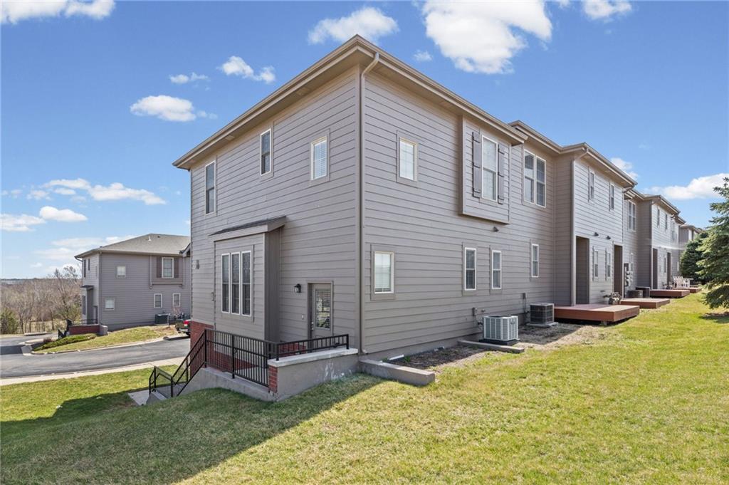 5245 Overland Drive Unit: B27